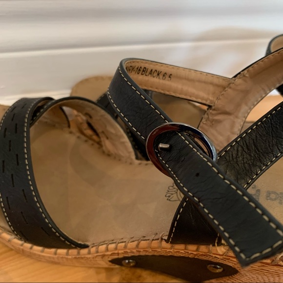 Via Pinky Collection Platform Heels - Picture 9 of 12